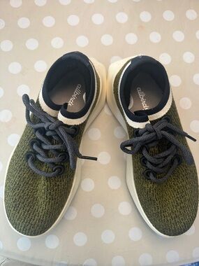 allbirds Tree Runner 2 Olive Green and Cream Women's Athletic Sneakers